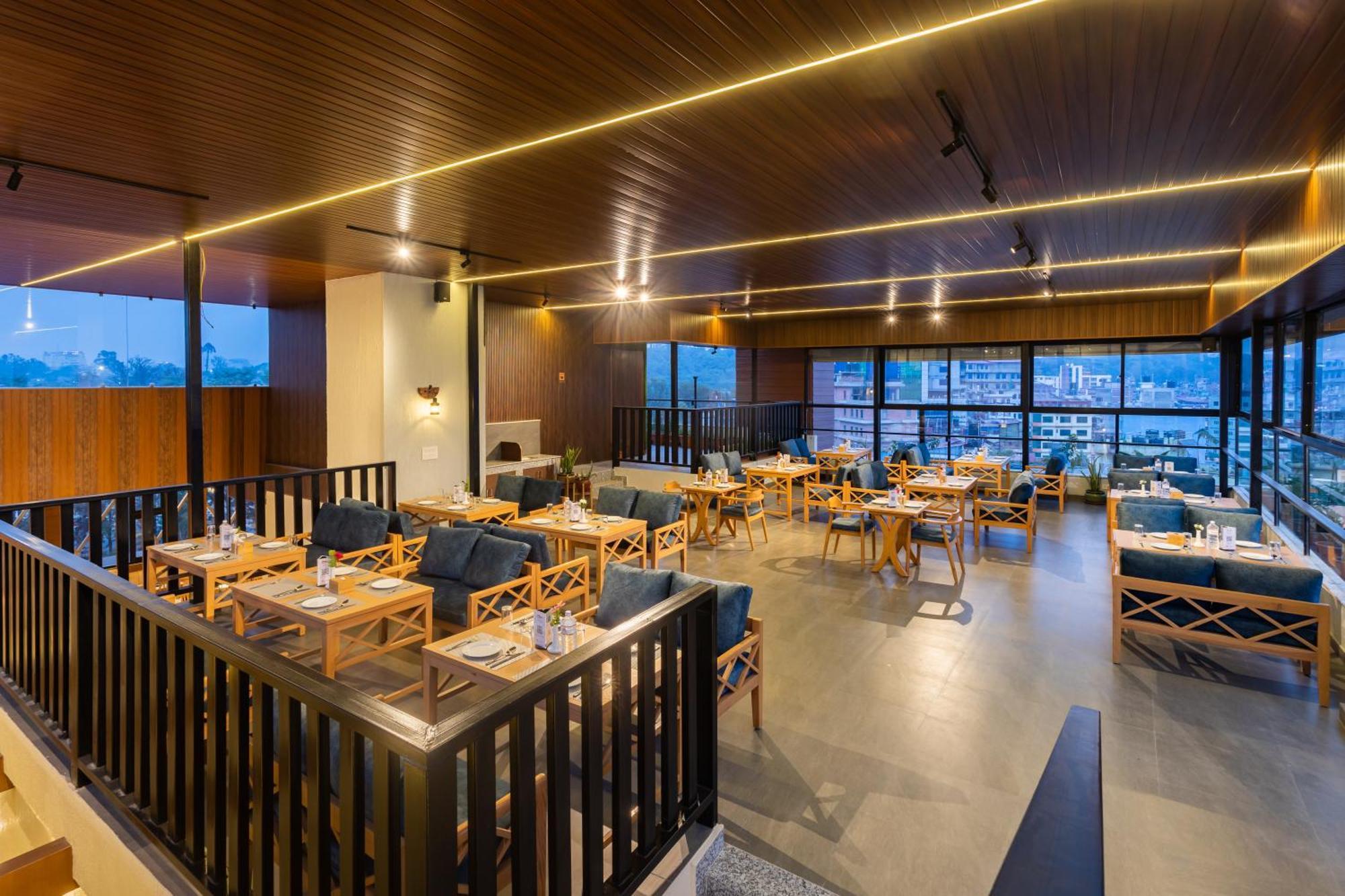 Hotel Crystal Pashupati Катманду Экстерьер фото