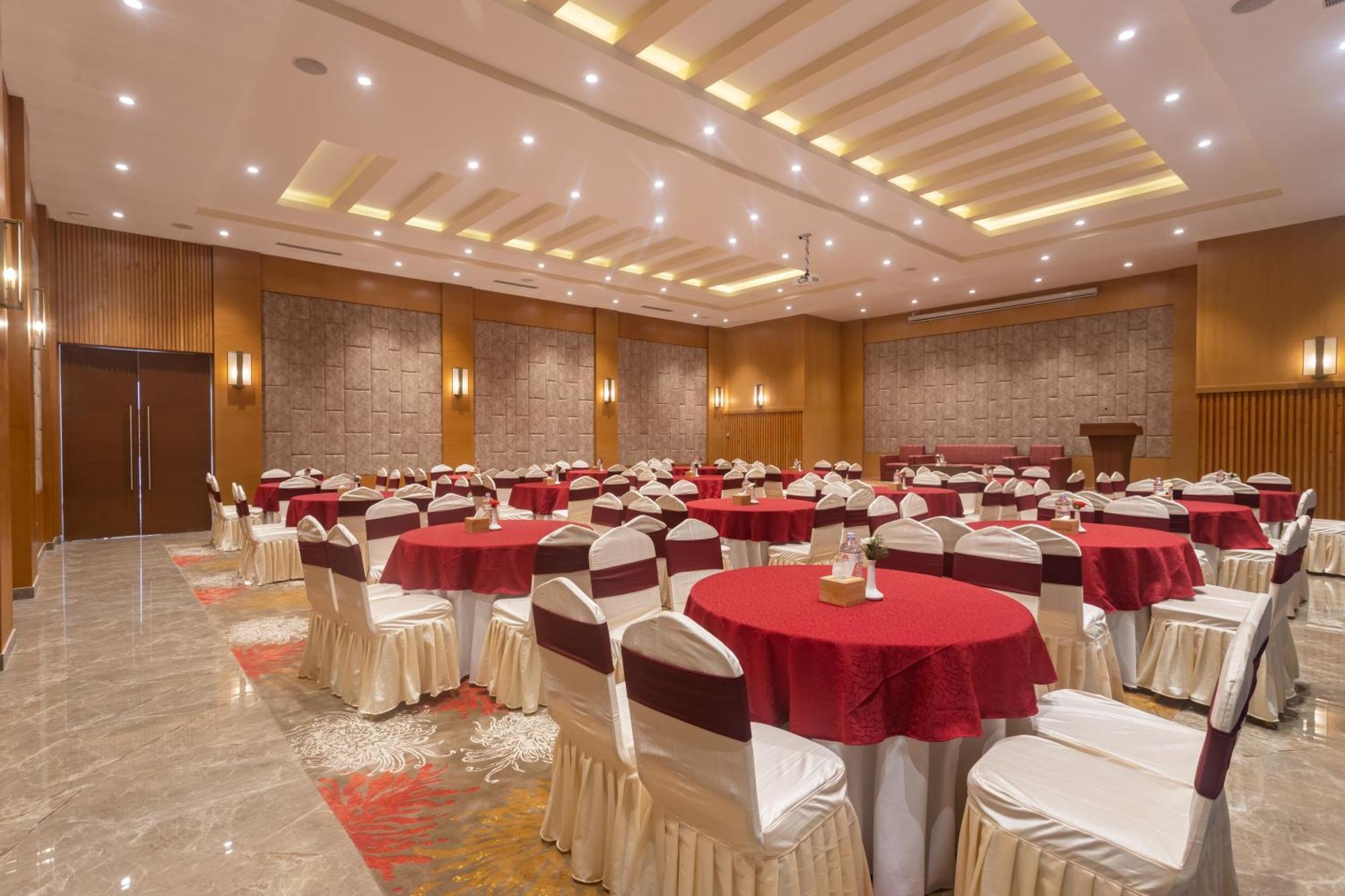 Hotel Crystal Pashupati Катманду Экстерьер фото