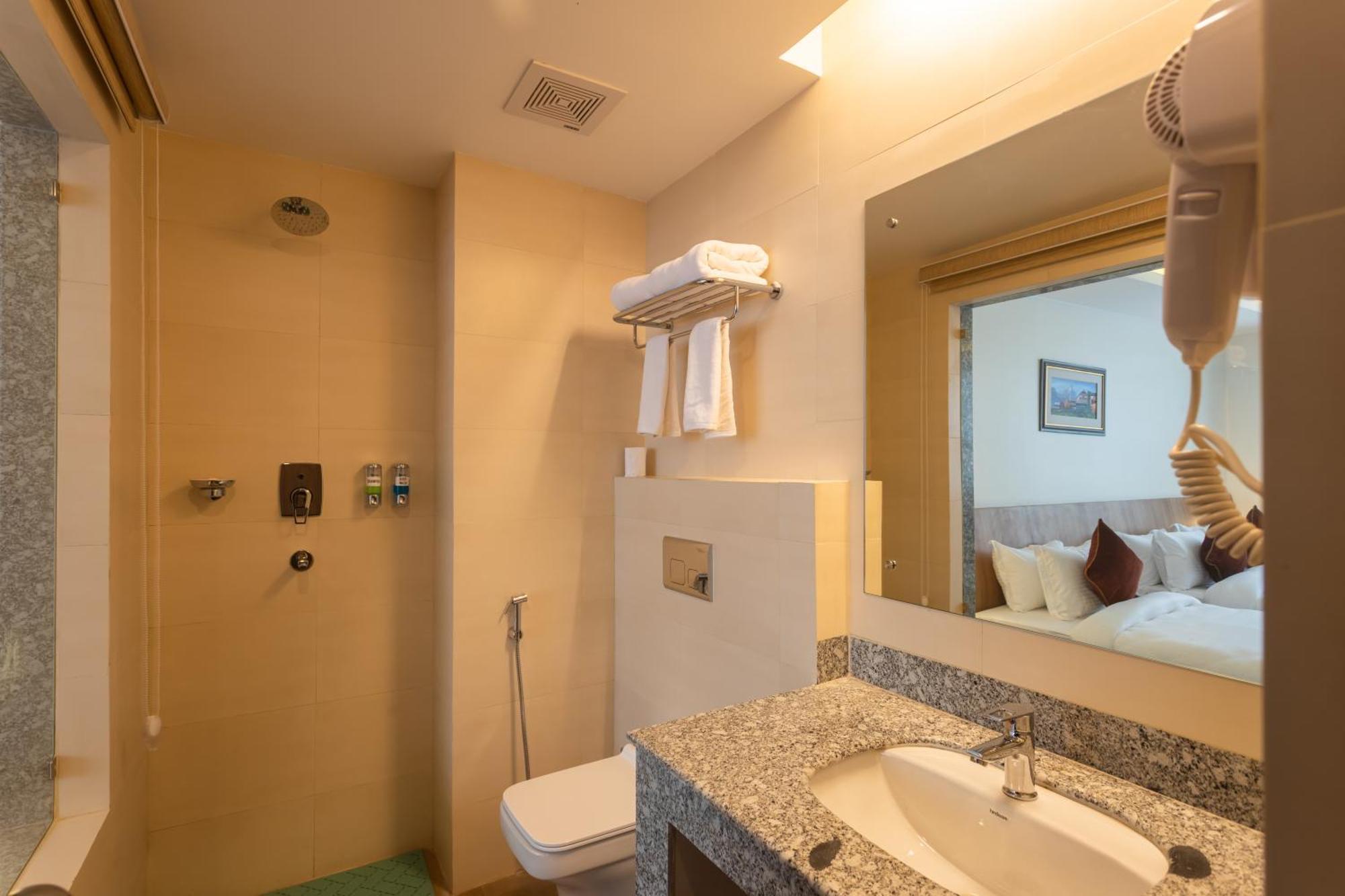 Hotel Crystal Pashupati Катманду Экстерьер фото