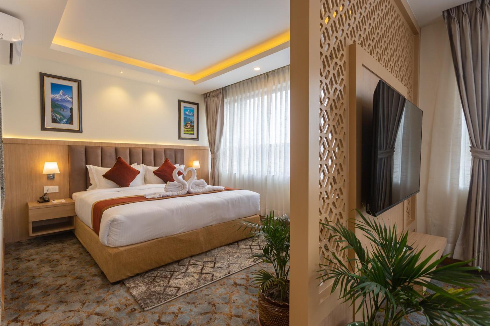 Hotel Crystal Pashupati Катманду Экстерьер фото
