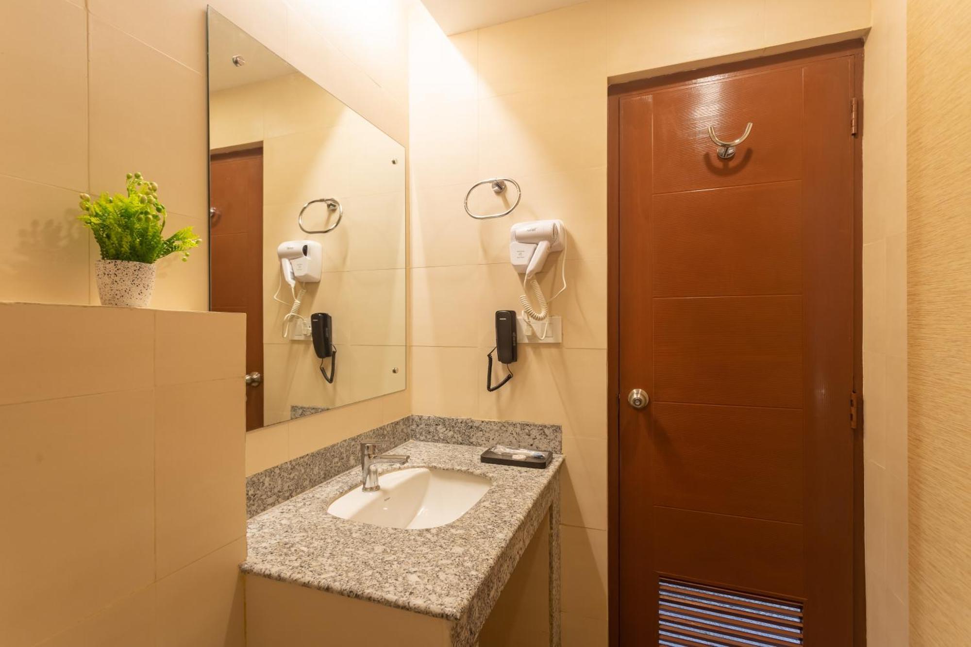 Hotel Crystal Pashupati Катманду Экстерьер фото